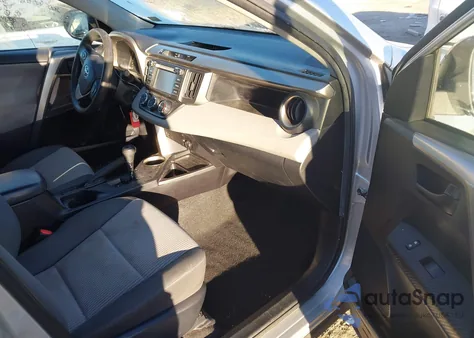 2015 Toyota Rav4 Le z USA, uszkodzony, nr VIN JTMZFREV9FD061508